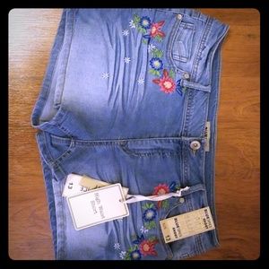 Denim shorts with flower embroidery